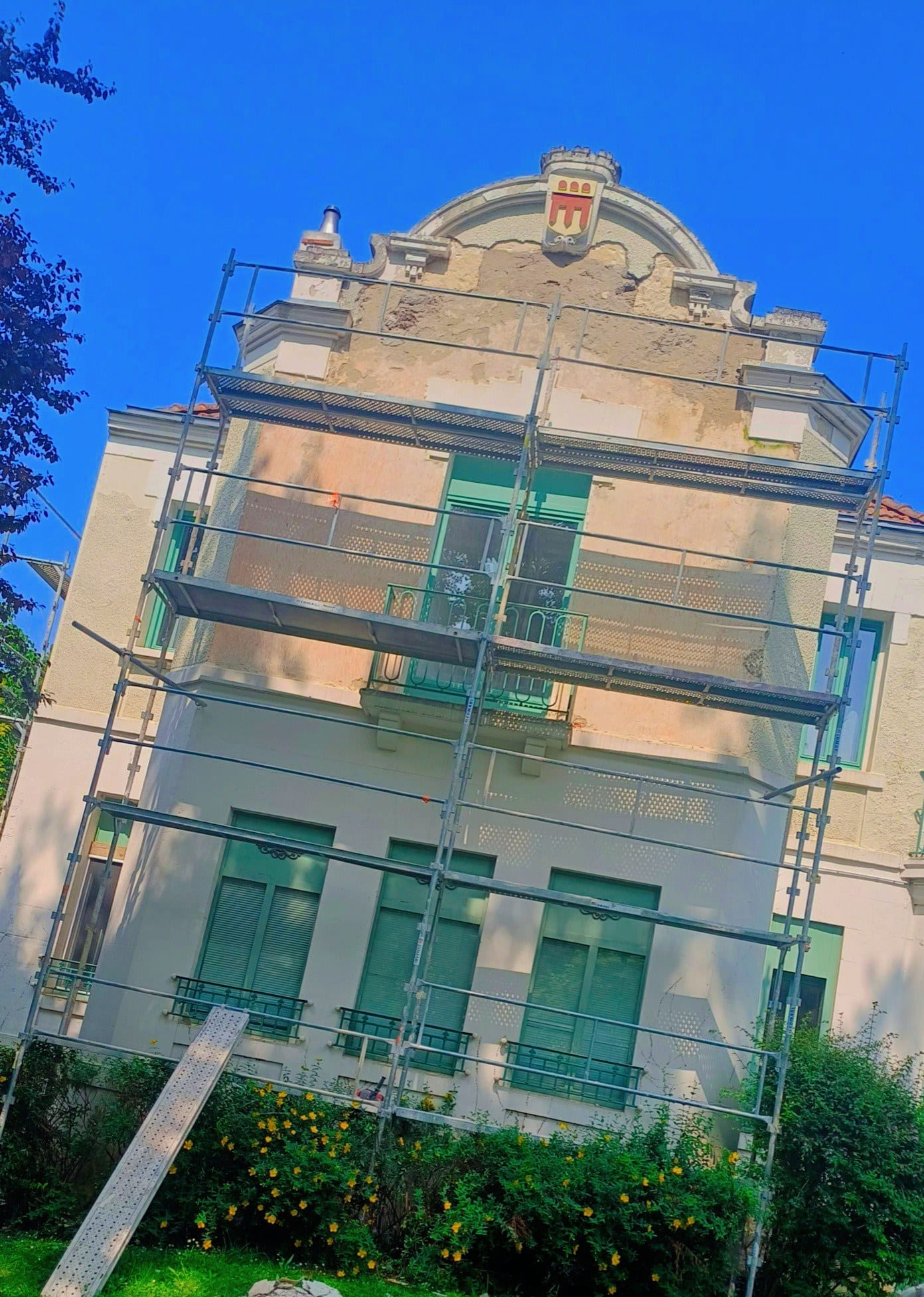 Façade rénovée à Riom par Vigeral Bâtiment
